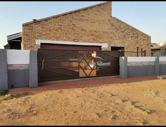 3 BEDROOM HOUSE FOR SALE IN EVATON WEST